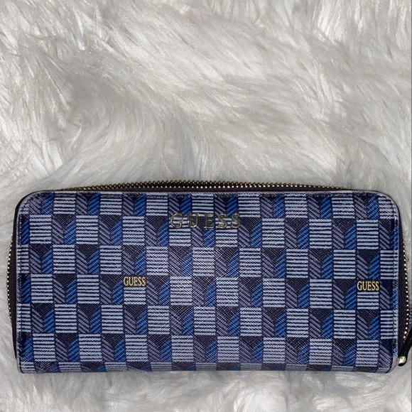Free Women’s Guess Wallet - Picture 3 of 4